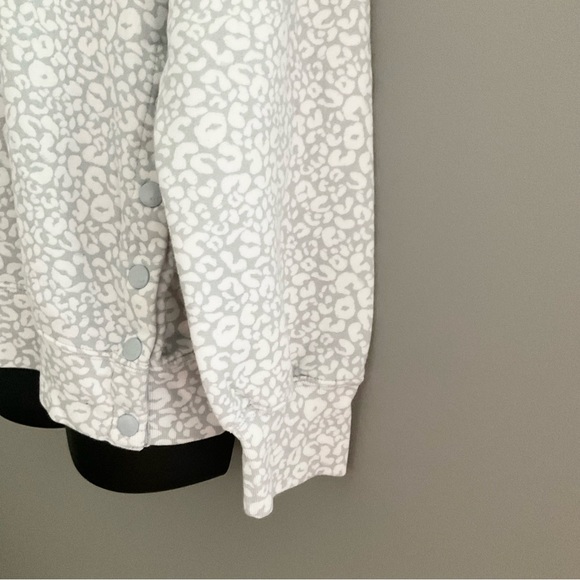 Ambercrombie and Fitch NWOT Soft Collection Turtle neck. Size Medium. - Picture 2 of 5